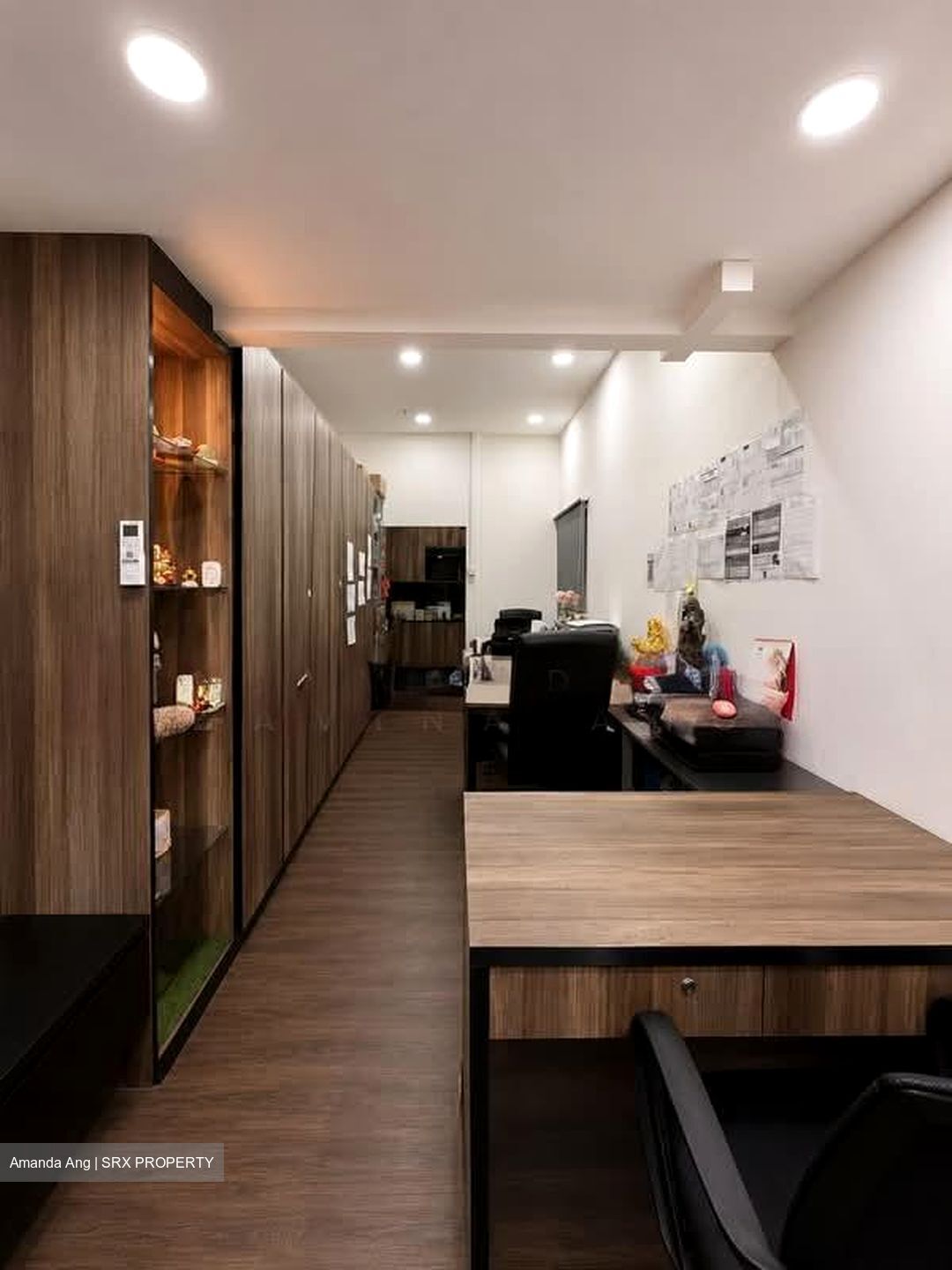 Oxley Bizhub (D14), Office #563203881